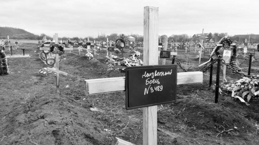 Відвоювалися: ЗМІ показали сотні безіменних могил терористів на кладовищах Донецька