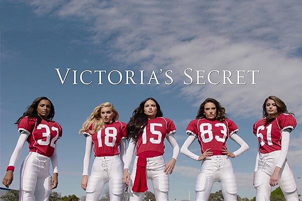 Соблазнительные "ангелы" Victoria’s Secret стали футболистками