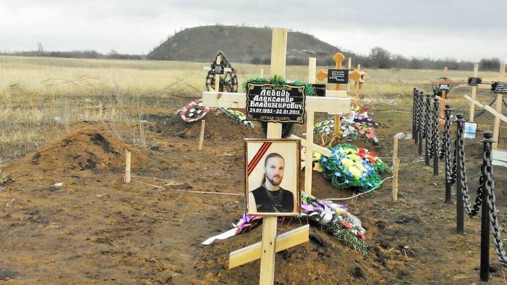 Отвоевались: СМИ показали сотни безымянных могил террористов на кладбищах Донецка