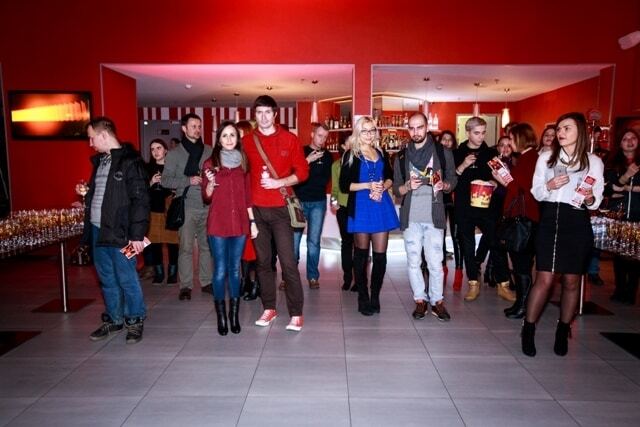 "50 оттенков черного": Яна Клочкова привела подругу на развратную комедию