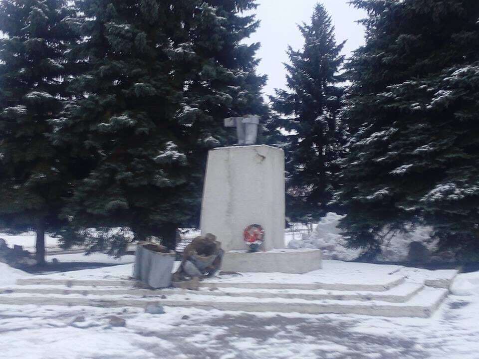 Ленинопад: вождя большевизма свалили на Харьковщине. Опубликованы фото и видео