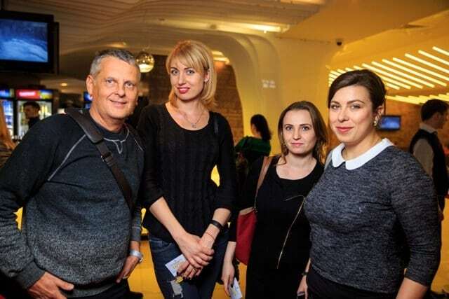 Снежана Егорова привела детей на премьеру фильма о войне