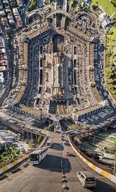 Гибкий Стамбул: фотограф "согнул" улицы города в необычном проекте