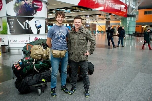 Дмитрия Комарова отправили в Гималаи с салом и вишиванками