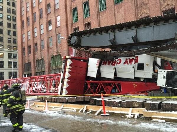 У Нью-Йорку обвалився кран довжиною в цілий квартал: фоторепортаж
