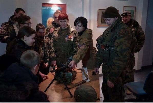 Промывка мозгов: в "ДНР" детей готовят к вечной войне