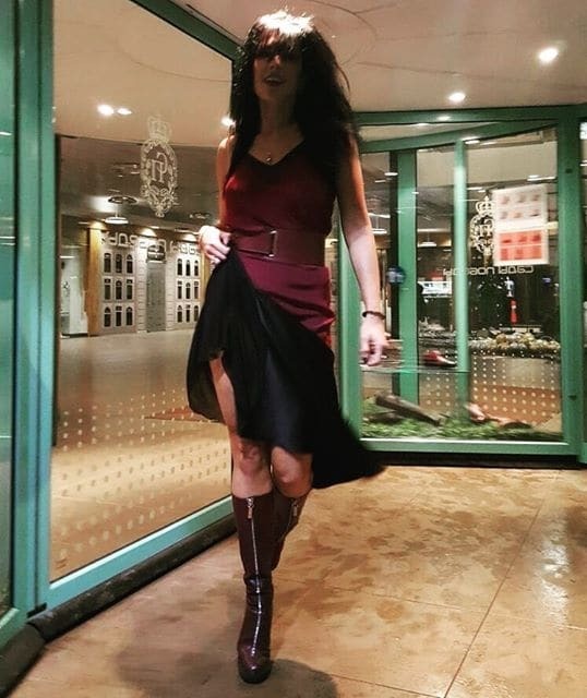 Экс-"ВИА Гра" в бикини устроила купание с дельфинами