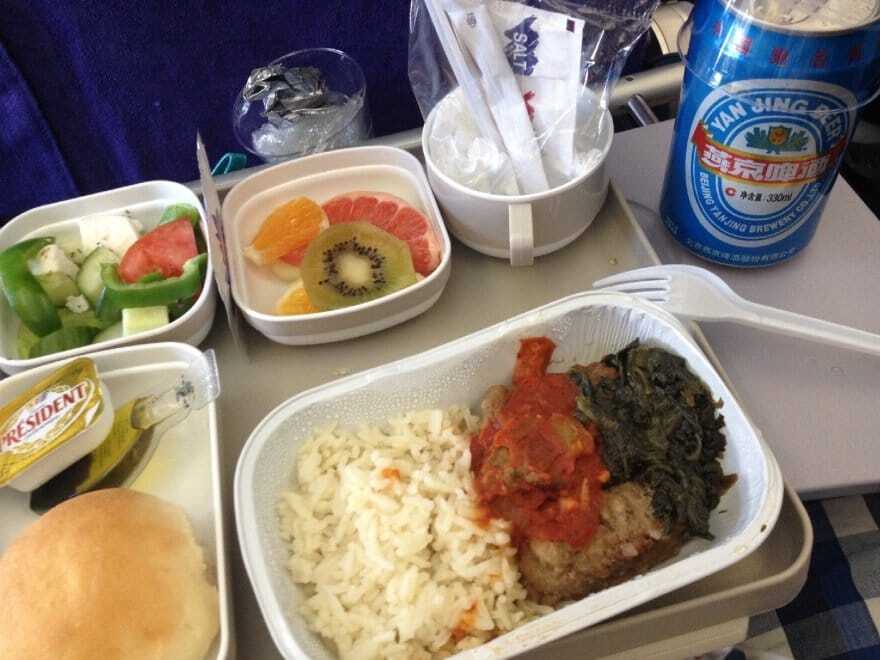 Чим годують на борту літаків популярних авіакомпаній: опубліковані фото