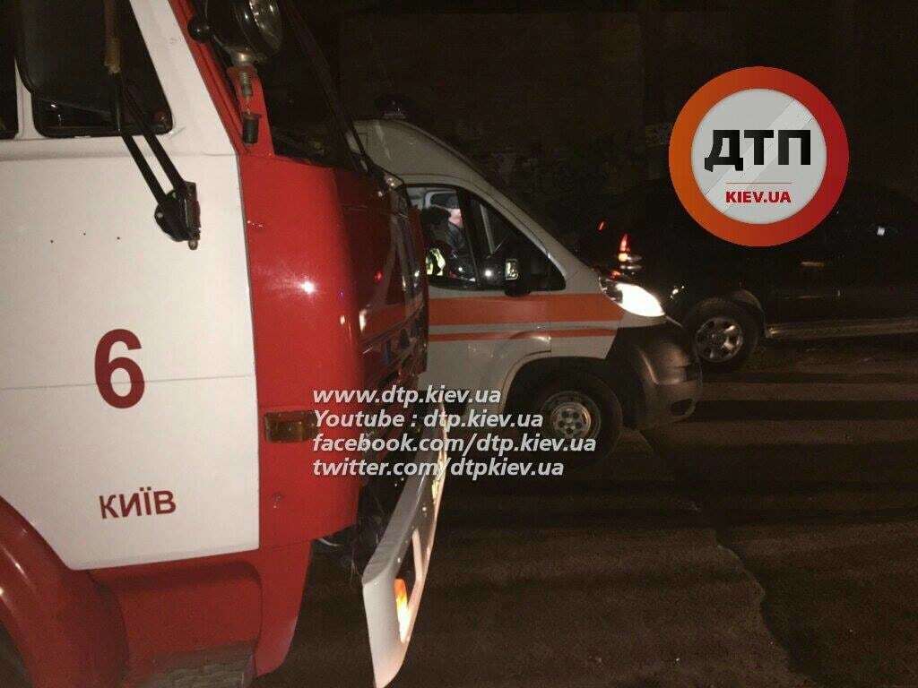 У Києві вночі обстріляли з гранатомета СТО