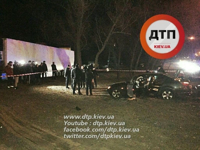 Погоня поліції в Києві: з'явилися моторошні фото з місця стрілянини