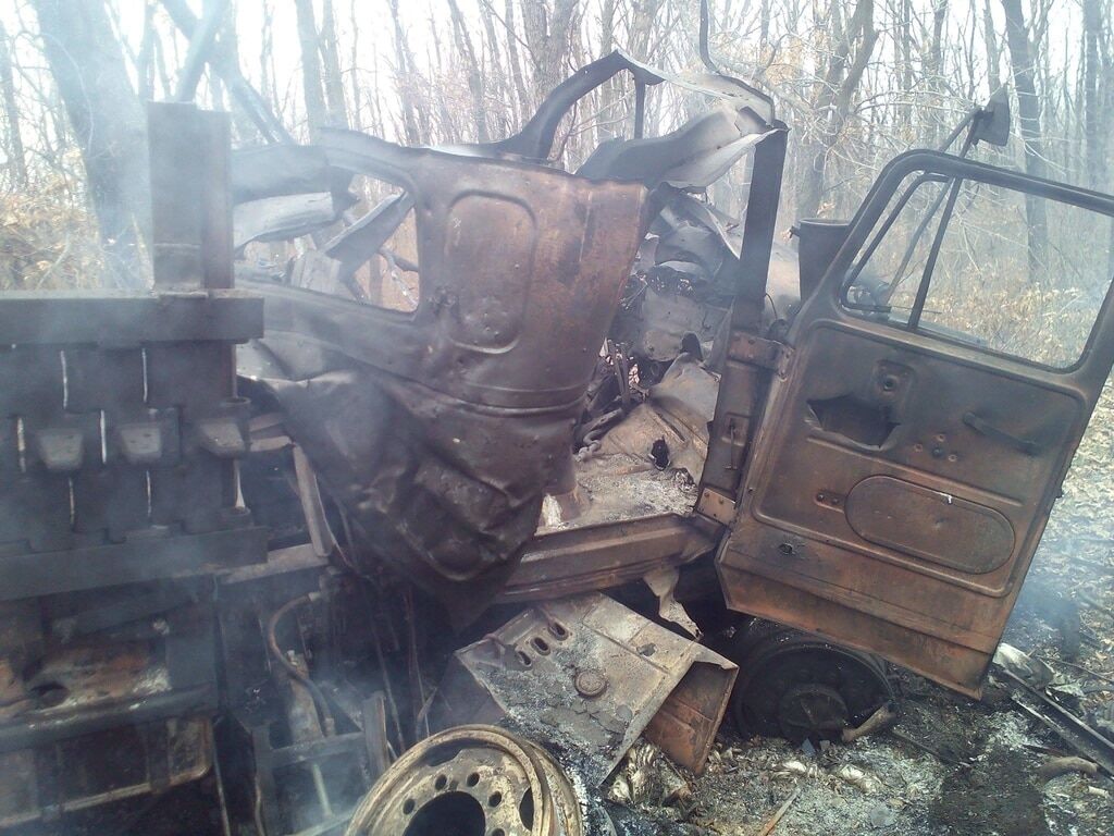 На Донбассе подорвался грузовик с бойцами АТО: есть раненые