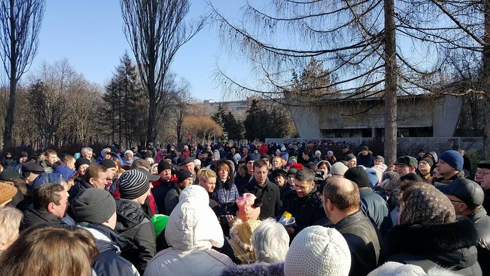 Тысяча киевлян вышла на протест против скандальной застройки на Борщаговке