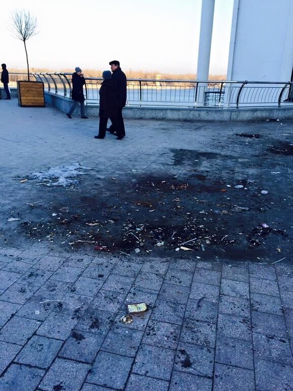 Позор: в соцсети показали, как киевляне замусорили Почтовую площадь 