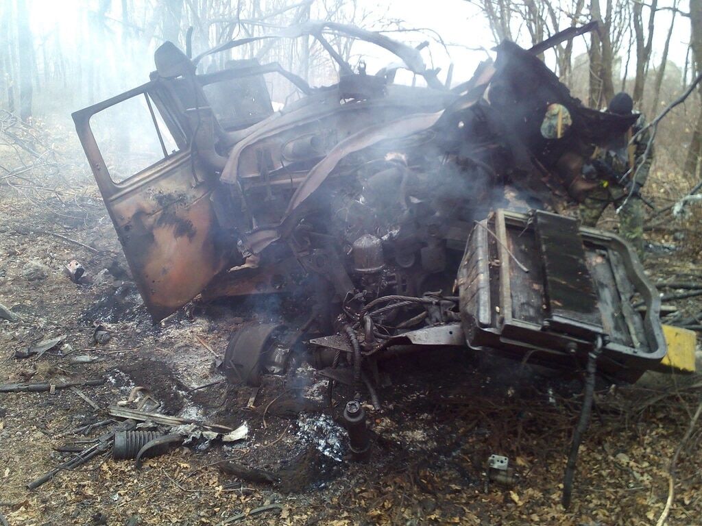На Донбасі підірвалася вантажівка з бійцями АТО: є поранені