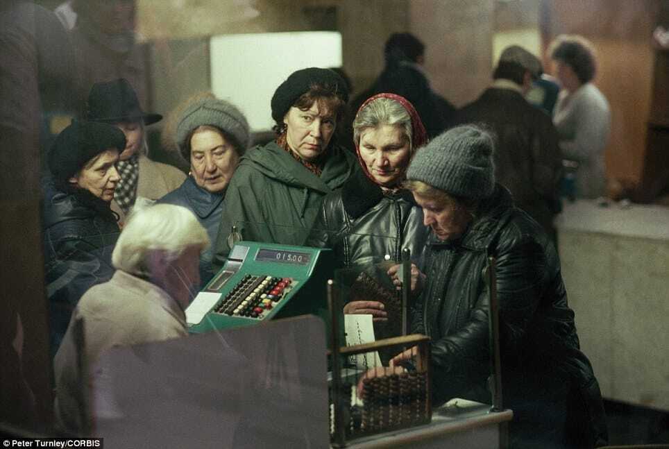 Это было начало конца: опубликованы фото последних дней СССР