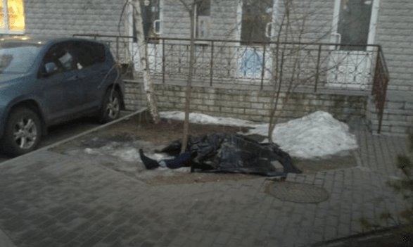 У Києві чоловік викинувся з 22-го поверху: фотофакт