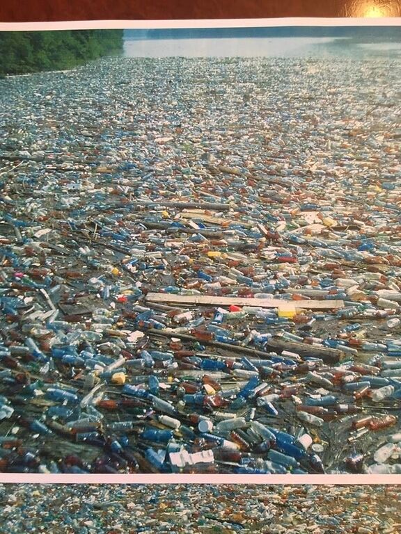 У Карпатах утворилося "мусорне море": опубліковано фото