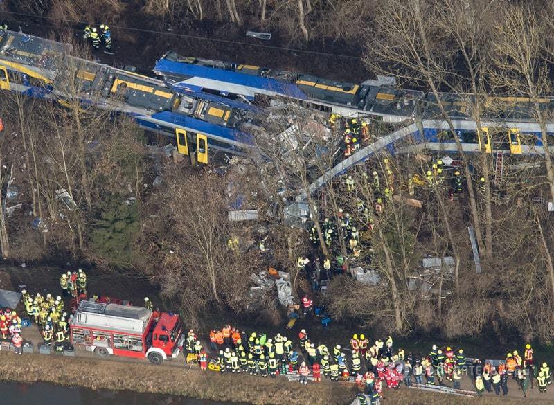 В Германии поезда столкнулись лоб в лоб: 9 человек погибли, 150 - ранены