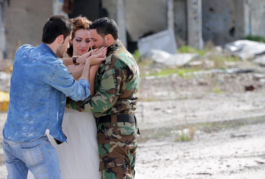 Життя сильніше за смерть: в Сирії молодята знялися у фотосесії на руїнах. Опубліковані фото