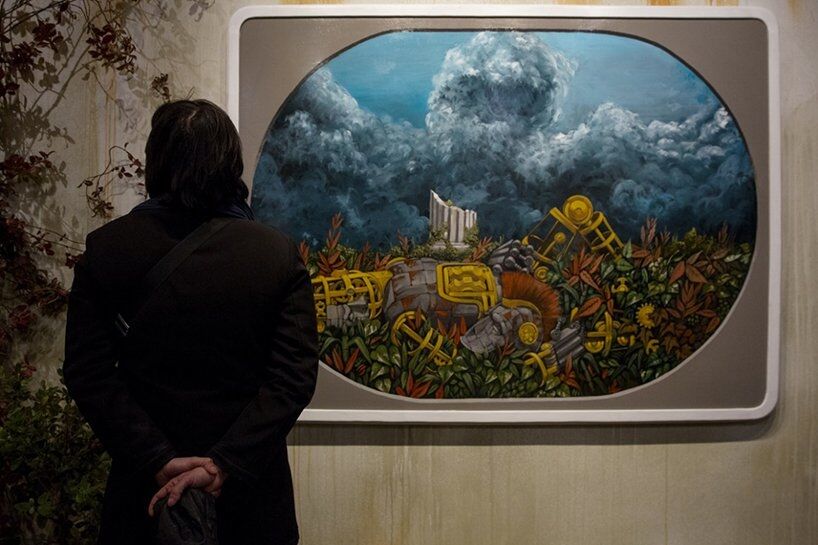 Художник превратил галерею в заброшенный мир: невероятные фото