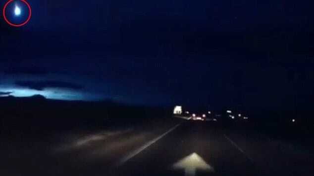 В Шотландии ночное небо озарил пугающий "огненный шар": видеофакт