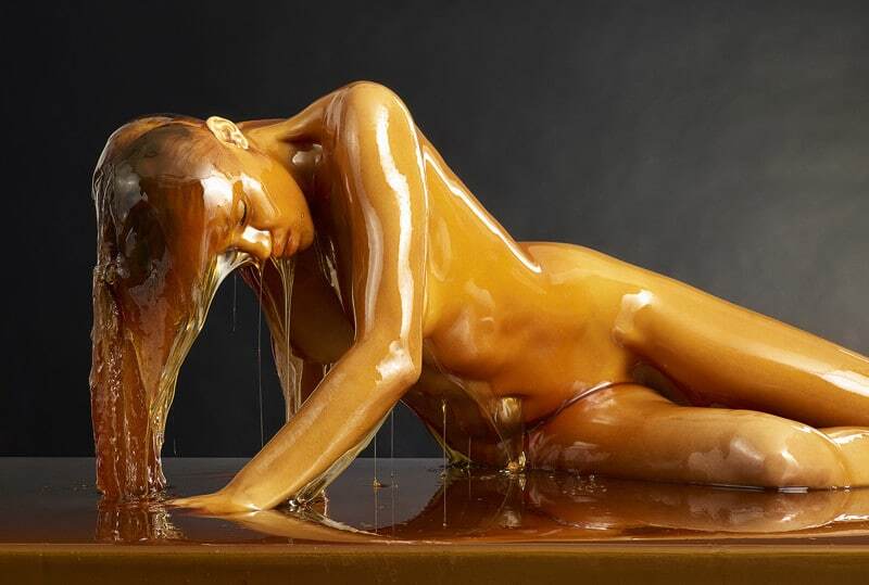 Жидкий янтарь: снимки фотографа, который облил моделей медом