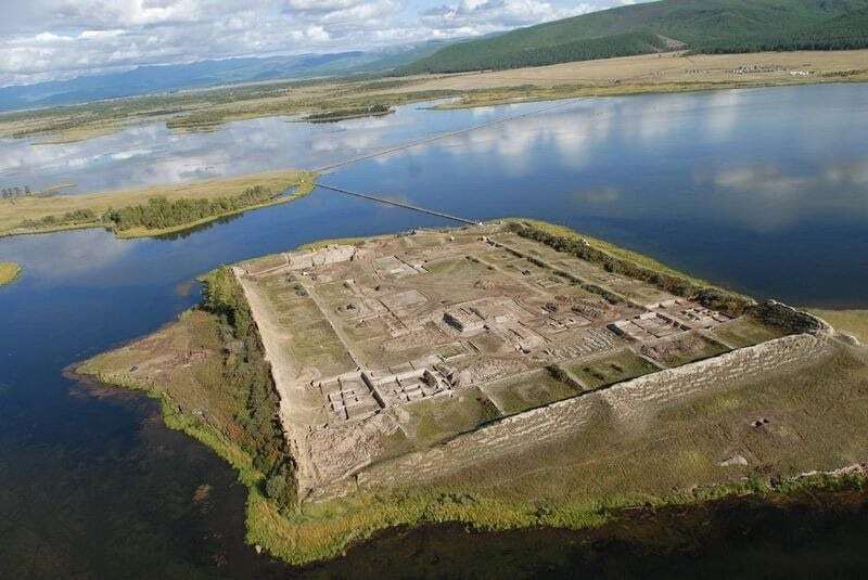 Загадка Пор-Бажын - древней крепости посреди озера