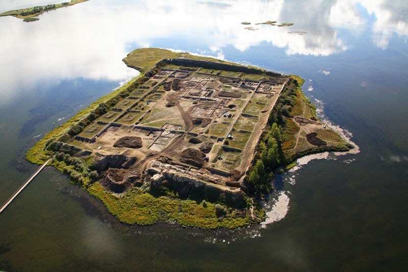 Загадка Пор-Бажын - древней крепости посреди озера