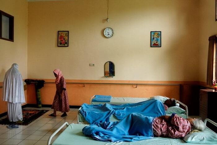 Шокирующие фото психиатрических лечебниц в Индонезии