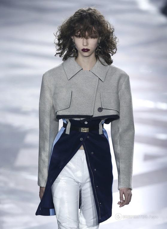 Louis Vuitton на Неделе моды в Париже представил огромную шапку-ушанку