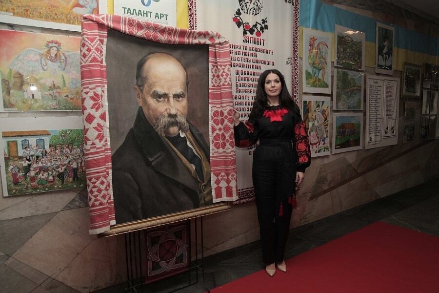 Литовченко представила выставку по мотивам произведений Шевченко