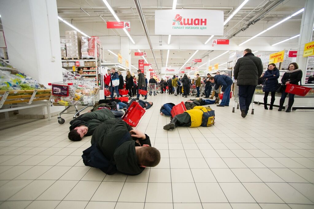 В московском гипермаркете "умерли от истощения" десятки людей