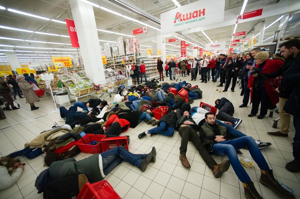 В московском гипермаркете "умерли от истощения" десятки людей