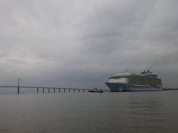 Во Франции сошел на воду самый большой круизный лайнер в мире