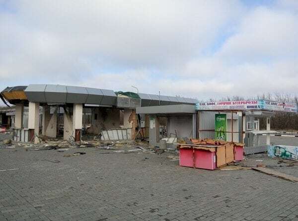 Сміття і мляві руїни: в ЗМІ показали фото донецького автовокзалу