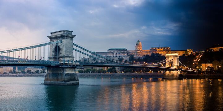 Смена дня и ночи: потрясающие панорамные фото Будапешта