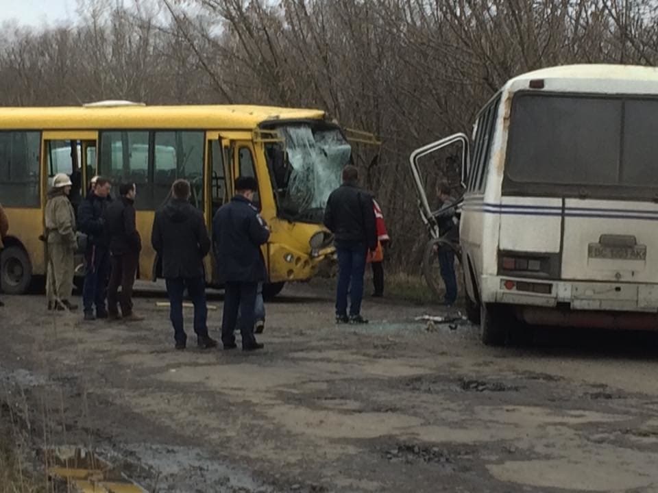 На Львовщине столкнулись рейсовые автобусы: десятки пострадавших