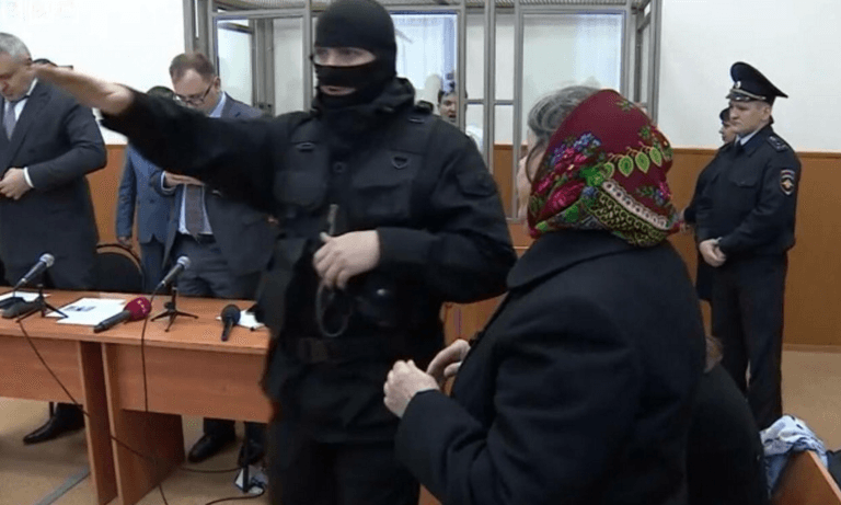 "Русский ад": Полозов показал зигующего пристава в суде над Савченко