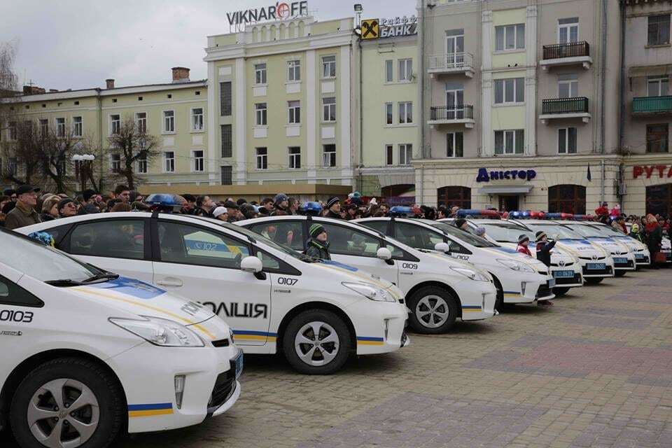 Каждый четвертый  - девушка: в Тернополе состоялась присяга полицейских