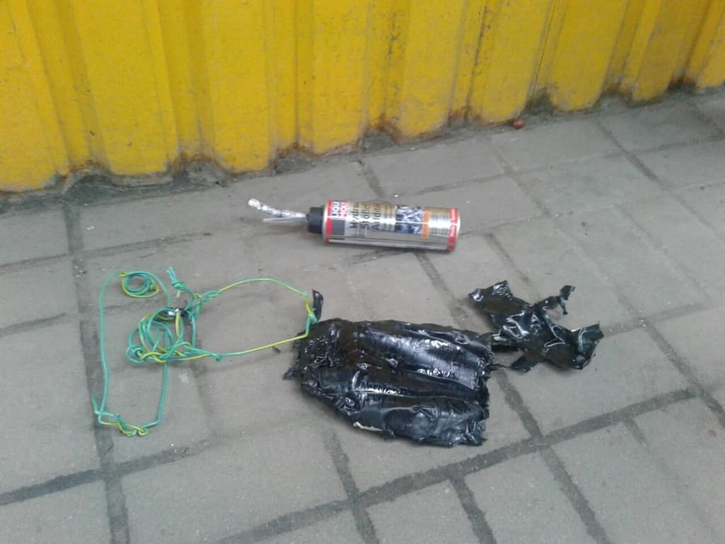 В Киеве неизвестный бросил самодельную взрывчатку в магазин детской одежды