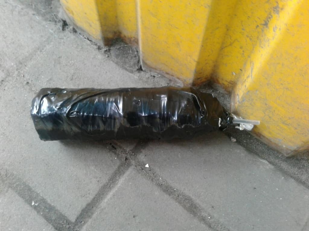 В Киеве неизвестный бросил самодельную взрывчатку в магазин детской одежды