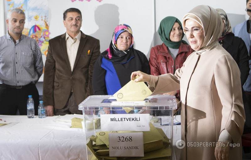 Первая леди Турции назвала гаремы "школой для женщин"
