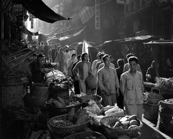 Глазами 13-летнего фотографа: появились потрясающие снимки Гонгонга 1950-х годов