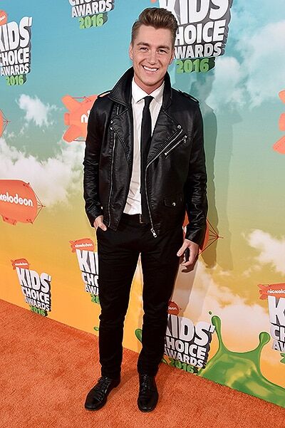 Железный человек и Кэп посетили Kids' Choice Awards-2016