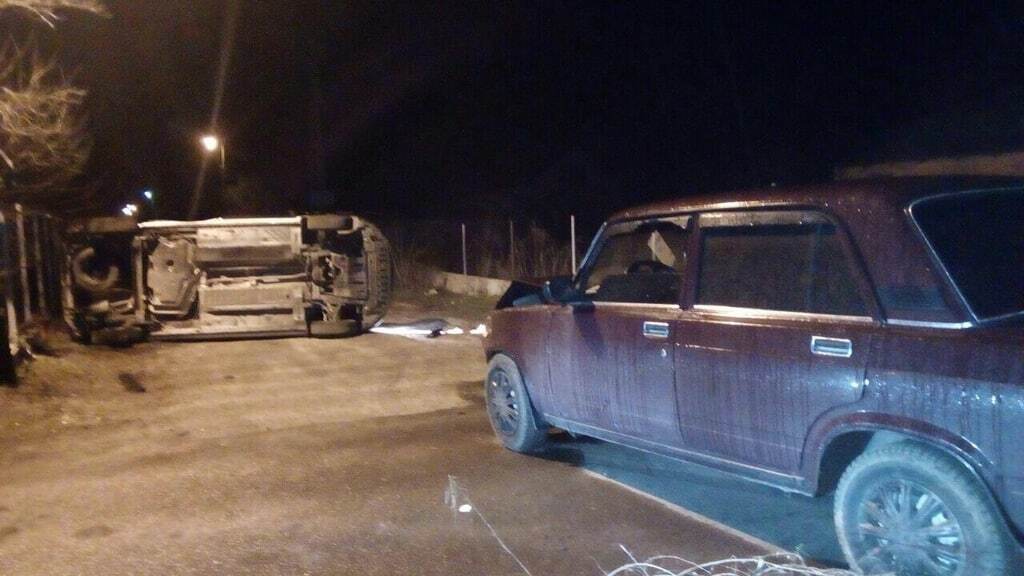 Под Киевом пьяный водитель протаранил авто полиции: есть пострадавший