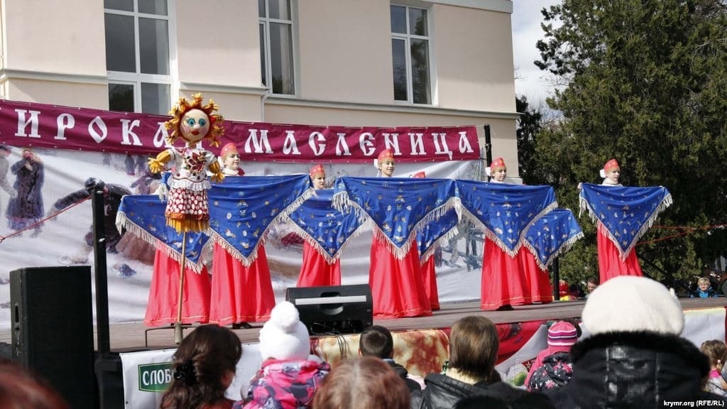 Масляна "по-російськи": у Криму гостей свята ретельно оглянули