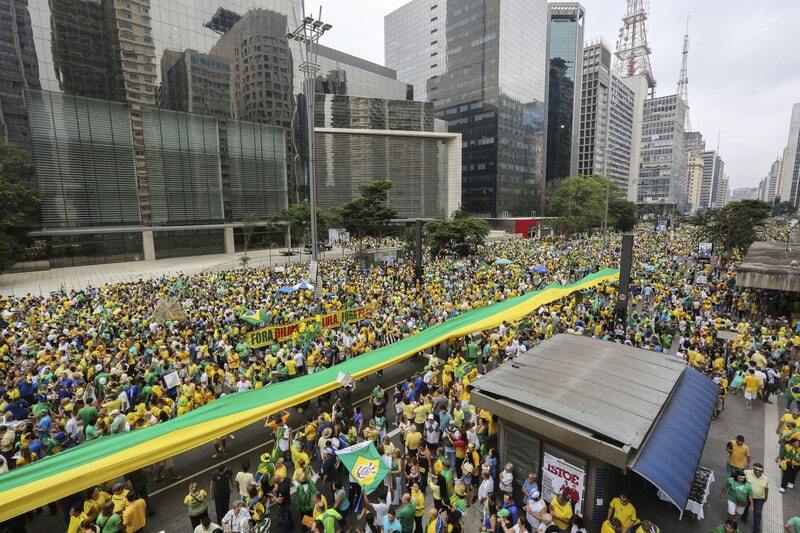 У Бразилії пройшли масові протести з вимогами відставки президента: фоторепортаж