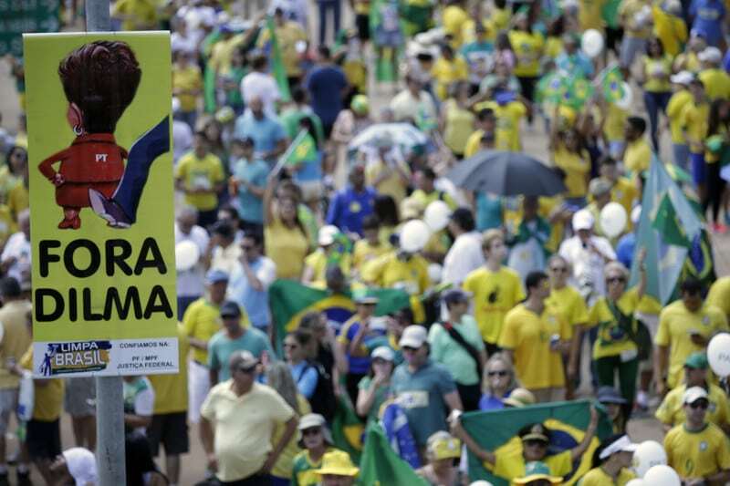 В Бразилии прошли массовые протесты с требованиями отставки президента: фоторепортаж