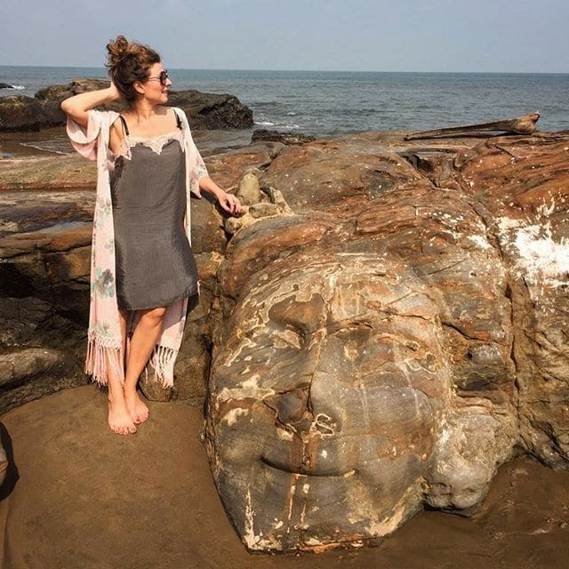Работа у океана: Жанна Бадоева поделилась красочными снимками с Гоа