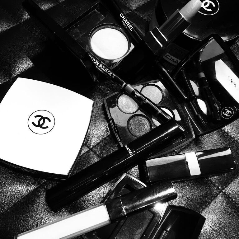 Веки в клеточку: Chanel показал моделей с необычным макияжем